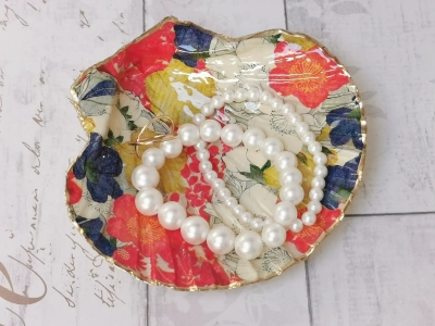 Scallop Shell Trinket Tray in a Japanese Floral Design